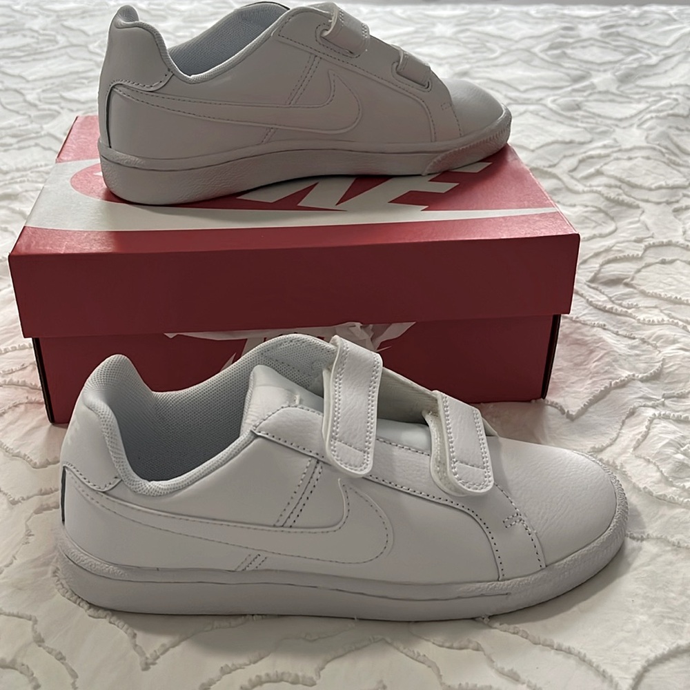Nike court royale